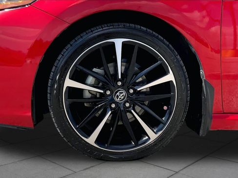 Used 2019 Toyota Camry XSE FWD image 11