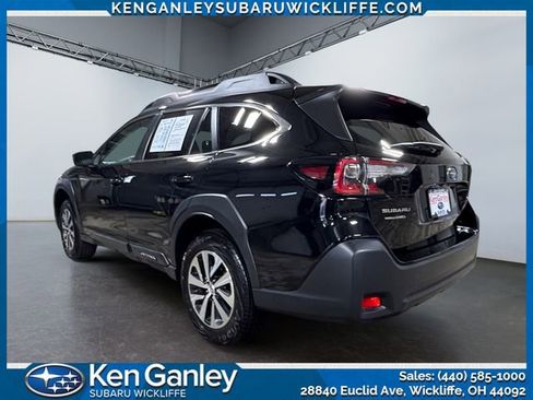 Used 2024 Subaru Outback Premium AWD/4WD image 3