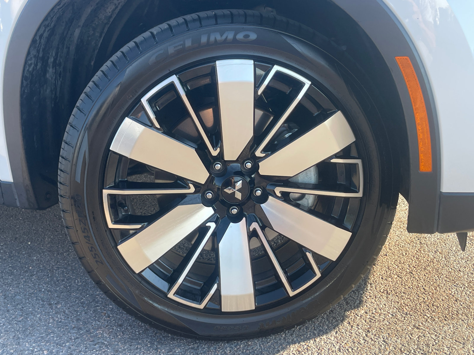 Used 2025 Mitsubishi Outlander SE AWD/4WD image 8