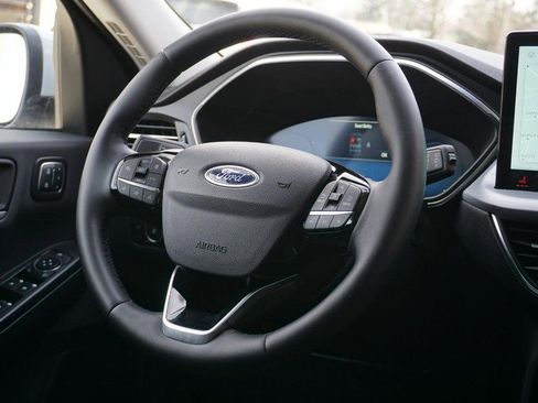 Used 2025 Ford Escape Platinum image 33