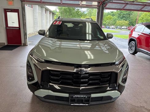 Used 2025 Chevrolet Equinox ACTIV w/ Safety and Technology Package AWD/4WD image 2