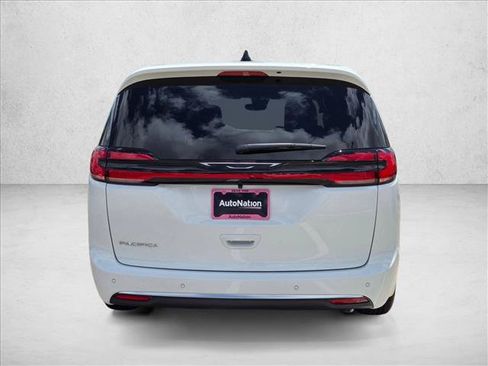 New 2027 Chrysler Pacifica Select FWD image 7