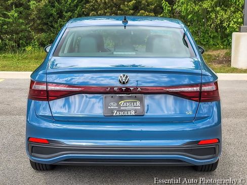 Used 2025 Volkswagen Jetta SE FWD image 5