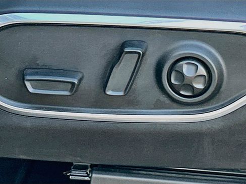 Used 2023 Jeep Wagoneer L Series III w/ Convenience Group I AWD/4WD image 28