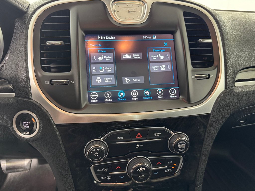 Used 2019 Chrysler 300 Limited AWD/4WD image 37