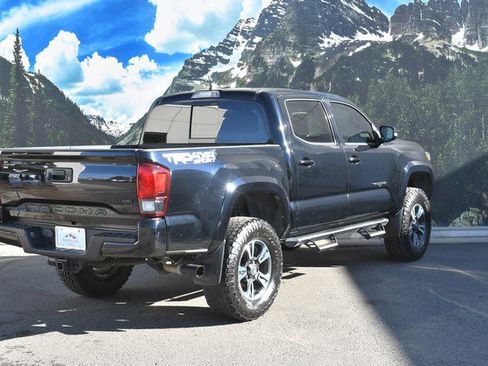 Used 2019 Toyota Tacoma TRD Sport image 3