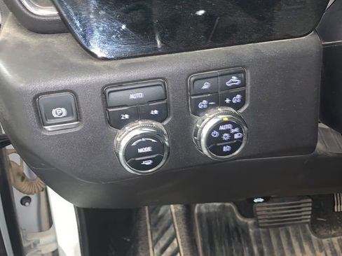 Used 2024 GMC Sierra 1500 SLT image 10