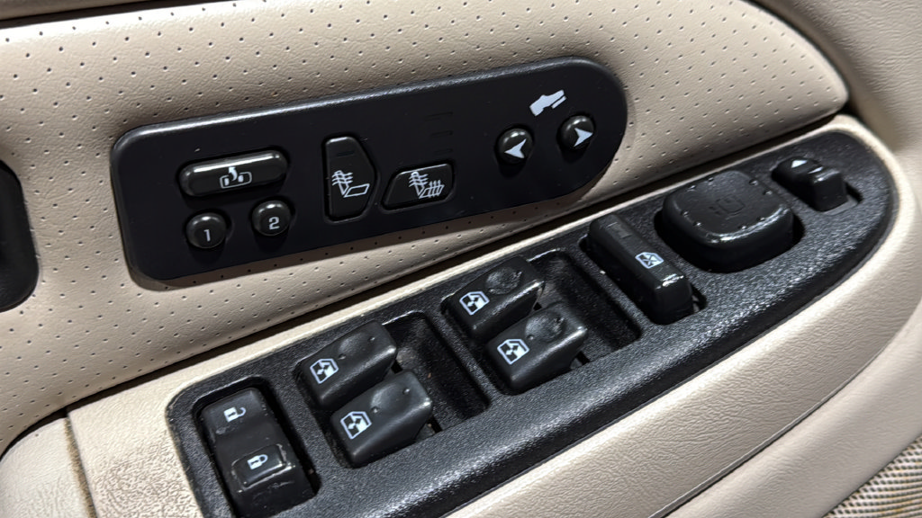 Used 2006 Cadillac Escalade AWD image 16