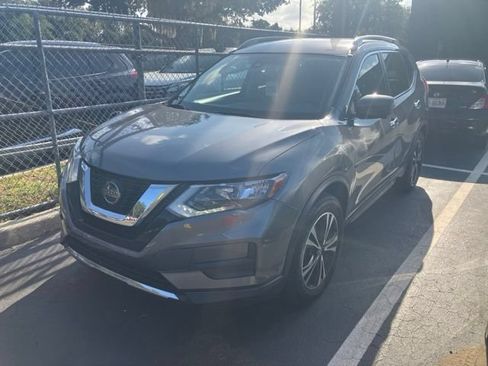 Used 2020 Nissan Rogue SV w/ Premium Package FWD image 2