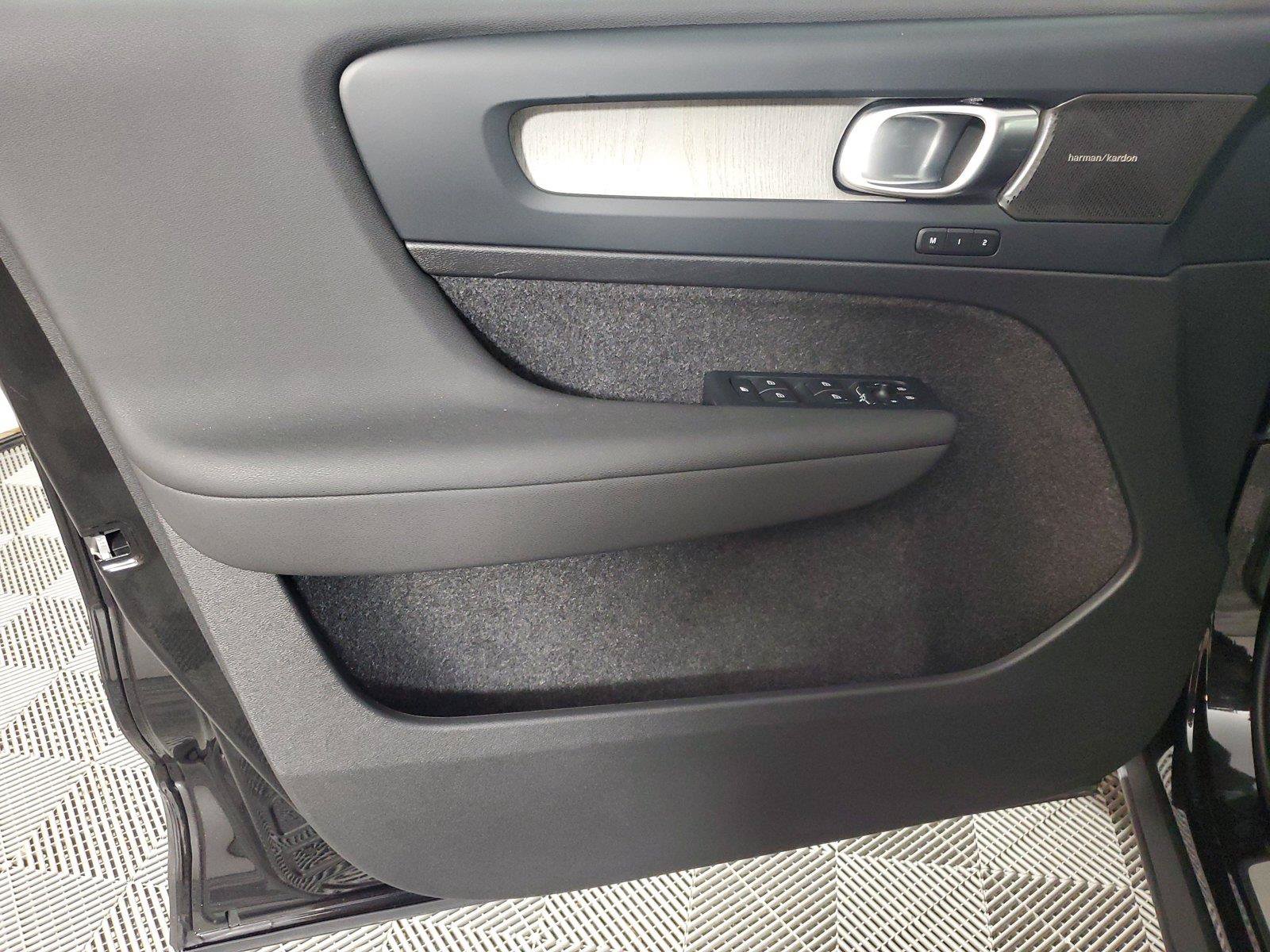 Certified 2026 Volvo XC40 B5 Plus AWD/4WD image 19