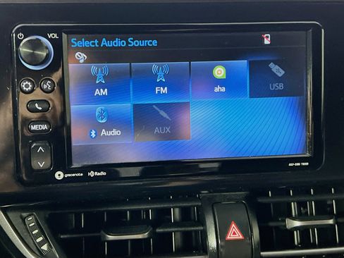 Used 2018 Toyota C-HR XLE FWD image 26