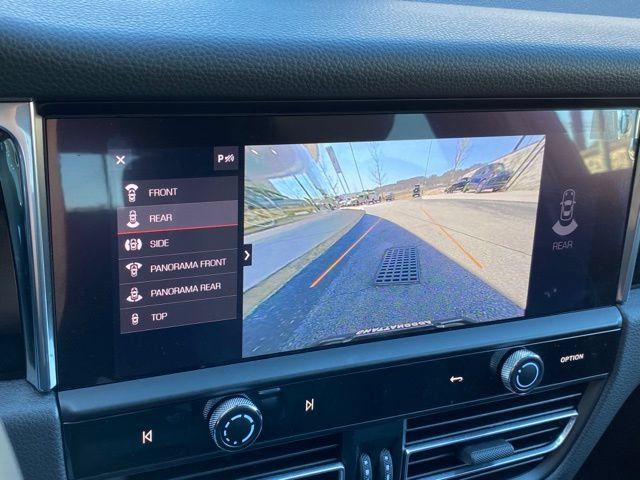 Certified 2025 Porsche Macan AWD/4WD image 14