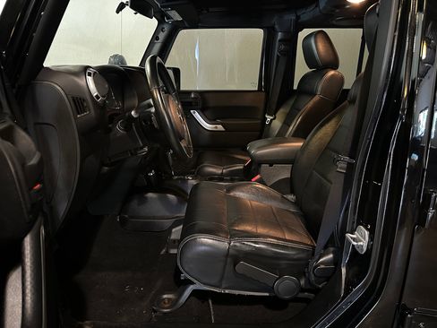 Used 2012 Jeep Wrangler Unlimited Sahara image 9