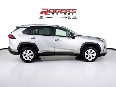Used 2025 Toyota RAV4 LE image 9
