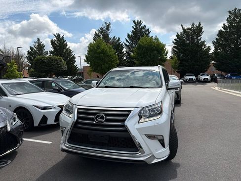 Used 2017 Lexus GX 460 Luxury w/ Sport Design Package AWD/4WD image 2