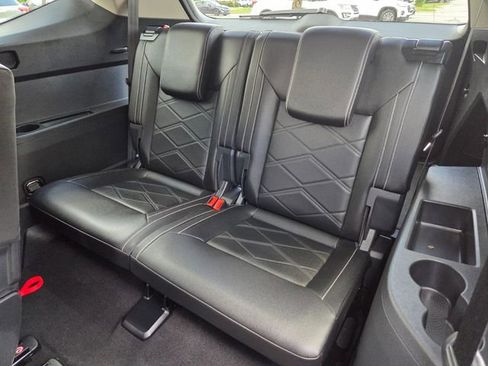Used 2025 Volkswagen Atlas SE FWD image 11