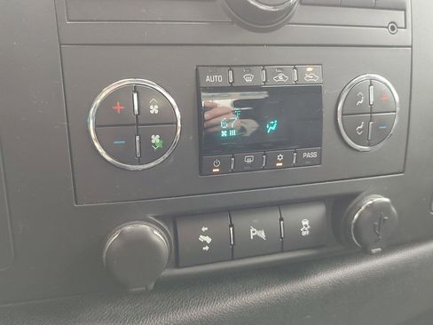 Used 2013 GMC Sierra 1500 SLE w/ Power Tech Package image 8