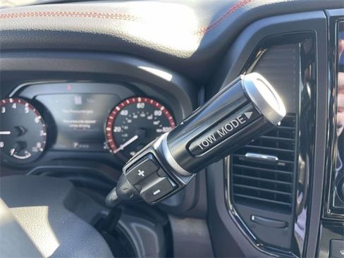 Used 2024 Nissan Titan PRO-4X w/ Pro-4x Convenience Package image 25