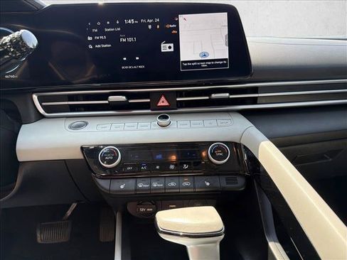 Used 2024 Hyundai Elantra Limited FWD image 18