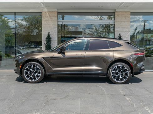 Used 2021 Aston Martin DBX image 57