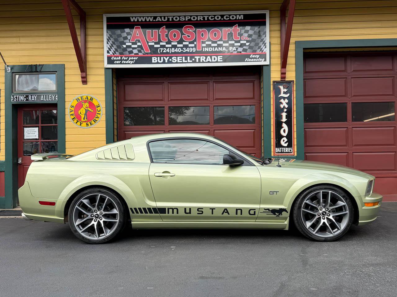 Used 2006 Ford Mustang GT Premium RWD image 3