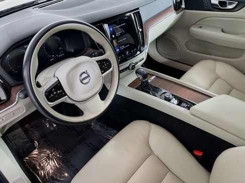 Used 2021 Volvo V60 T5 Momentum w/ Climate Package image 9