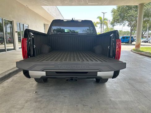 Used 2025 Toyota Tundra Limited AWD/4WD image 37