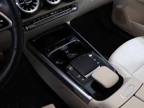 Used 2022 Mercedes-Benz GLB 250 4MATIC image 25