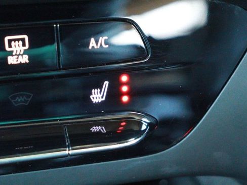 Used 2023 Buick Envision Essence image 18