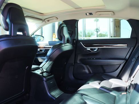 Used 2018 Volvo S90 T8 Momentum w/ Convenience Package image 33