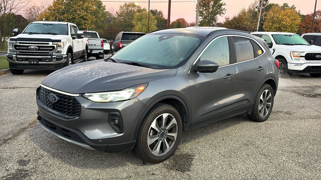 Used 2024 Ford Escape Platinum AWD/4WD image 3