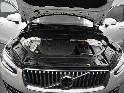 Used 2023 Volvo XC90 B5 Plus AWD/4WD image 18