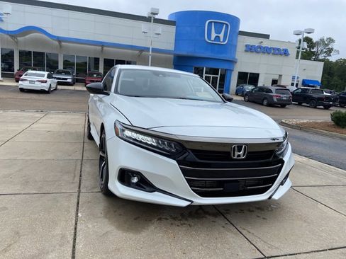 Used 2021 Honda Accord Sport Special Edition image 2