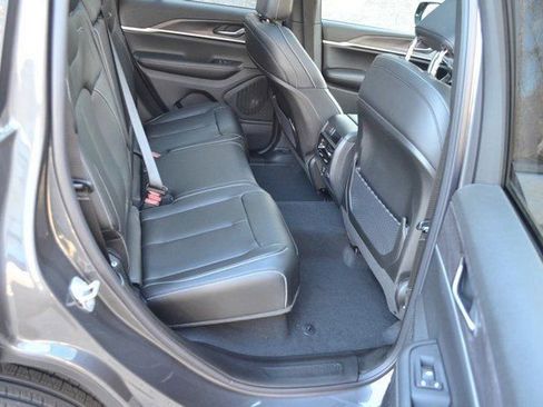 New 2025 Jeep Grand Cherokee Limited image 30