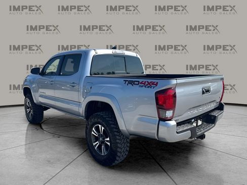 Used 2019 Toyota Tacoma TRD Sport AWD/4WD image 3