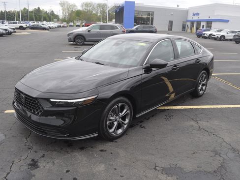 Certified 2023 Honda Accord EX image 3