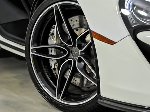 Used 2017 McLaren 570S RWD image 4