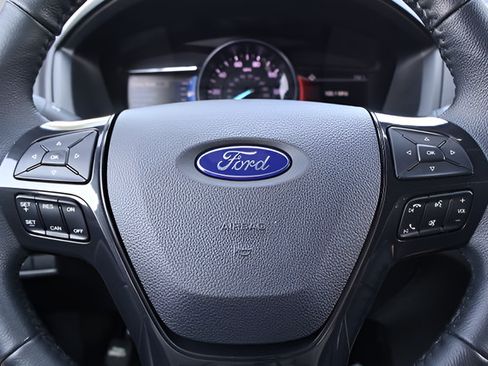 Used 2018 Ford Explorer XLT w/ Equipment Group 202A AWD/4WD image 17