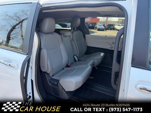 Used 2025 Toyota Sienna XLE FWD image 23