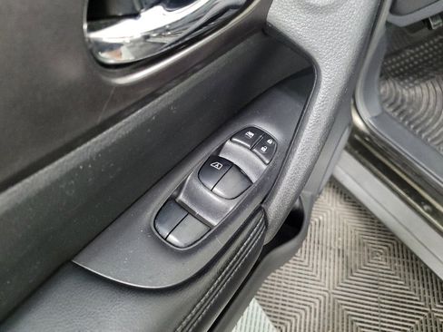Used 2015 Nissan Rogue SV w/ SV Premium Package FWD image 27