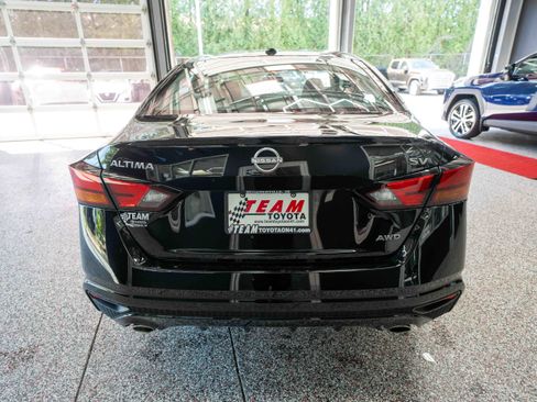 Used 2024 Nissan Altima 2.5 SV w/ SV Premium Package image 3