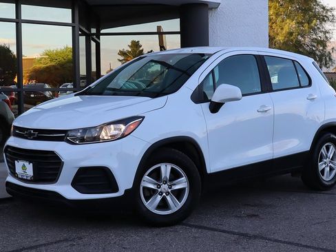 Used 2020 Chevrolet Trax LS FWD image 2