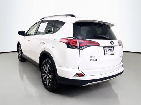 Used 2018 Toyota RAV4 XLE FWD image 5