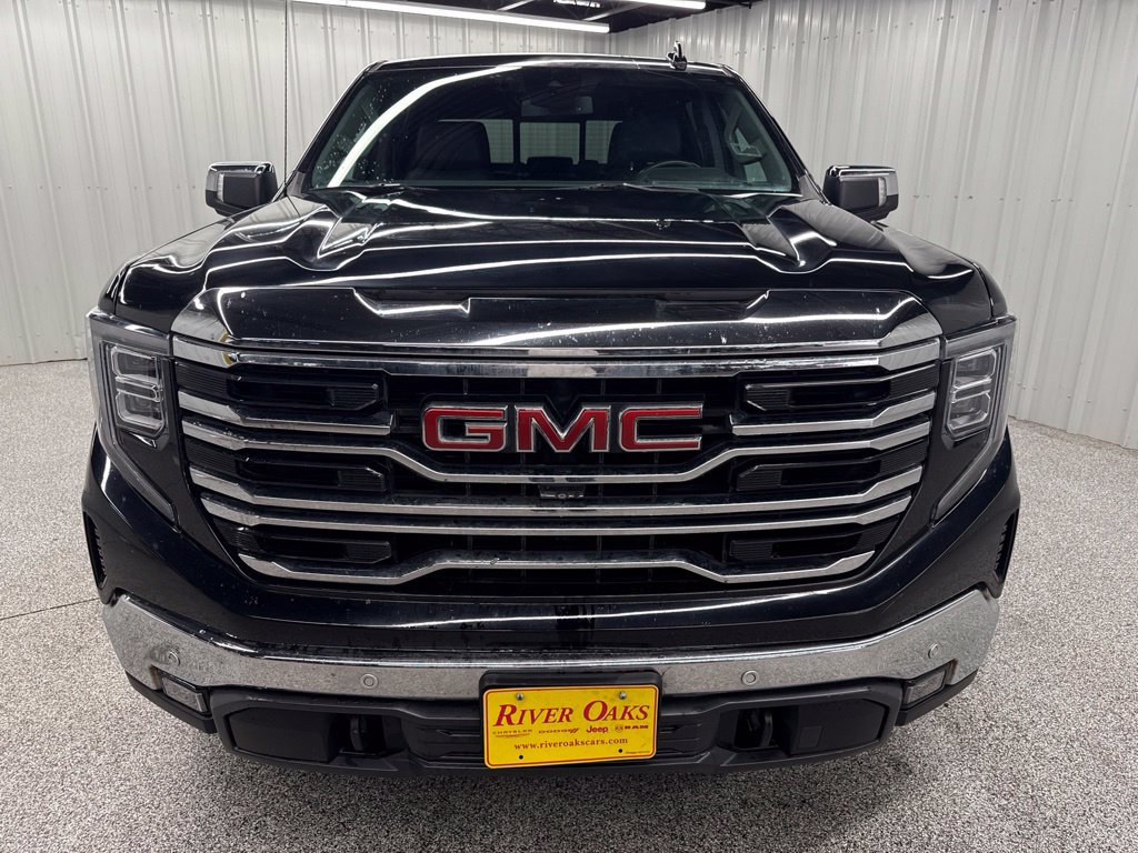 Used 2022 GMC Sierra 1500 SLT RWD image 2