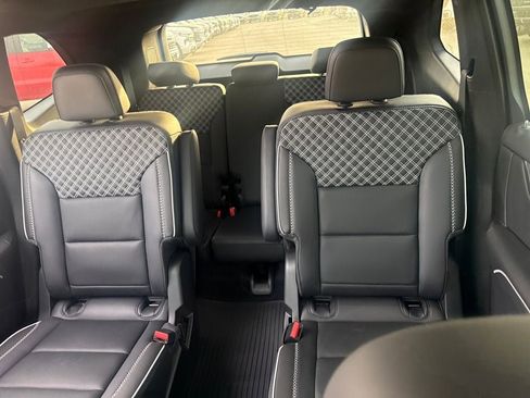 New 2026 GMC Acadia Denali w/ Super Cruise Package image 9