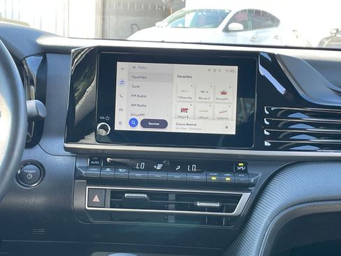 Used 2025 Toyota Camry SE image 21