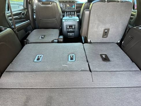 Used 2023 GMC Yukon Denali AWD/4WD image 17