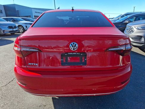 Used 2019 Volkswagen Jetta SE w/ Cold Weather Package image 4