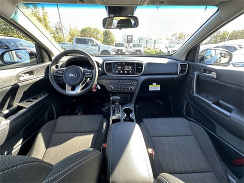 Used 2022 Kia Sportage LX image 16