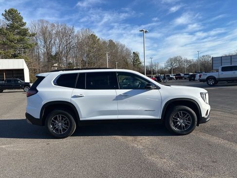 Used 2025 GMC Acadia Elevation image 2